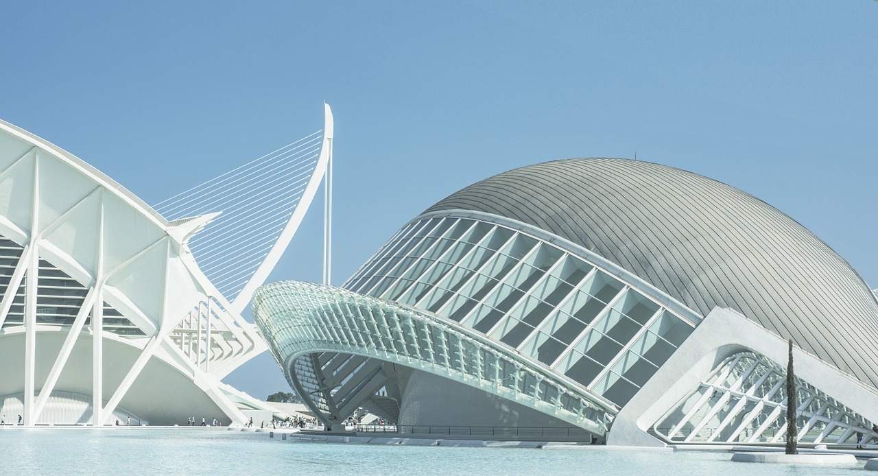 Los 10 Lugares Imprescindibles que No Te Puedes Perder en Valencia