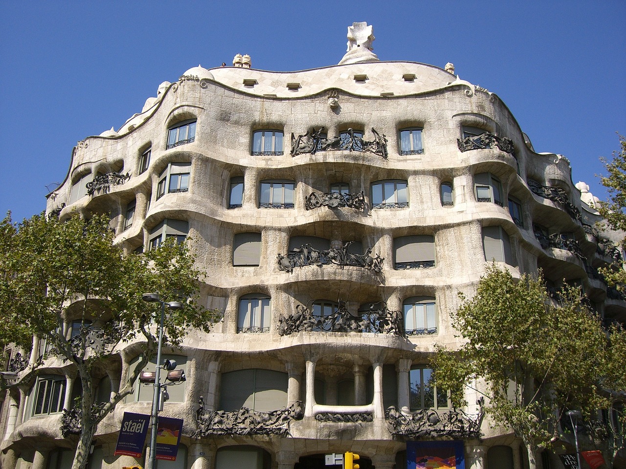 Las obras de Gaudí en Barcelona: Una Mirada a la Arquitectura Modernista