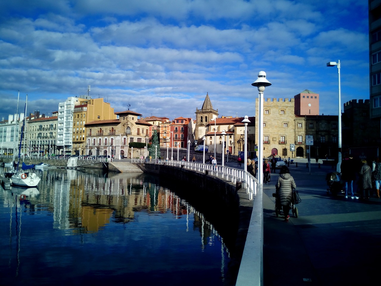 Explorando Gijón en un solo día: ¡Descubre sus principales atracciones turísticas!