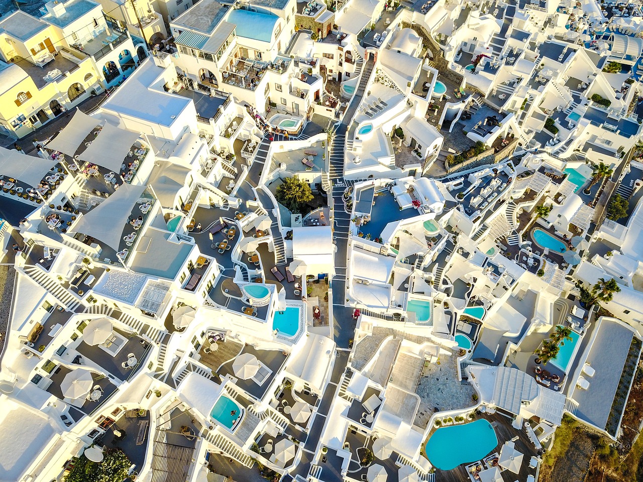 ¿Cuál es el mejor hotel para hospedarse en Santorini?