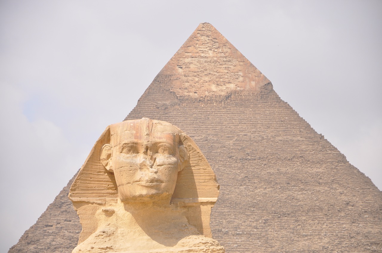 Descubriendo las misteriosas pirámides: su función a través de la historia