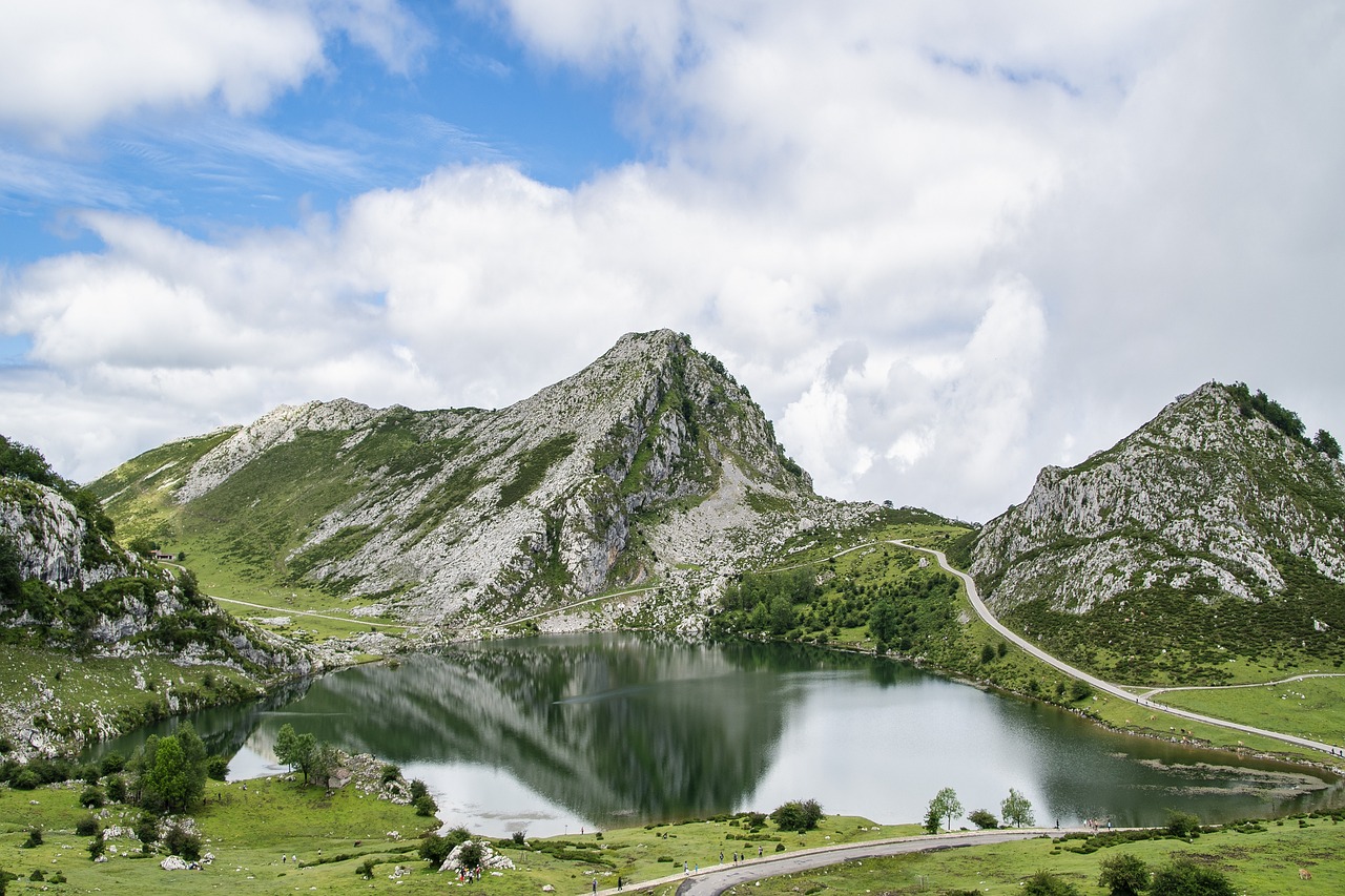 ¿Cuánto Tiempo Toma Subir a los Lagos de Covadonga?”