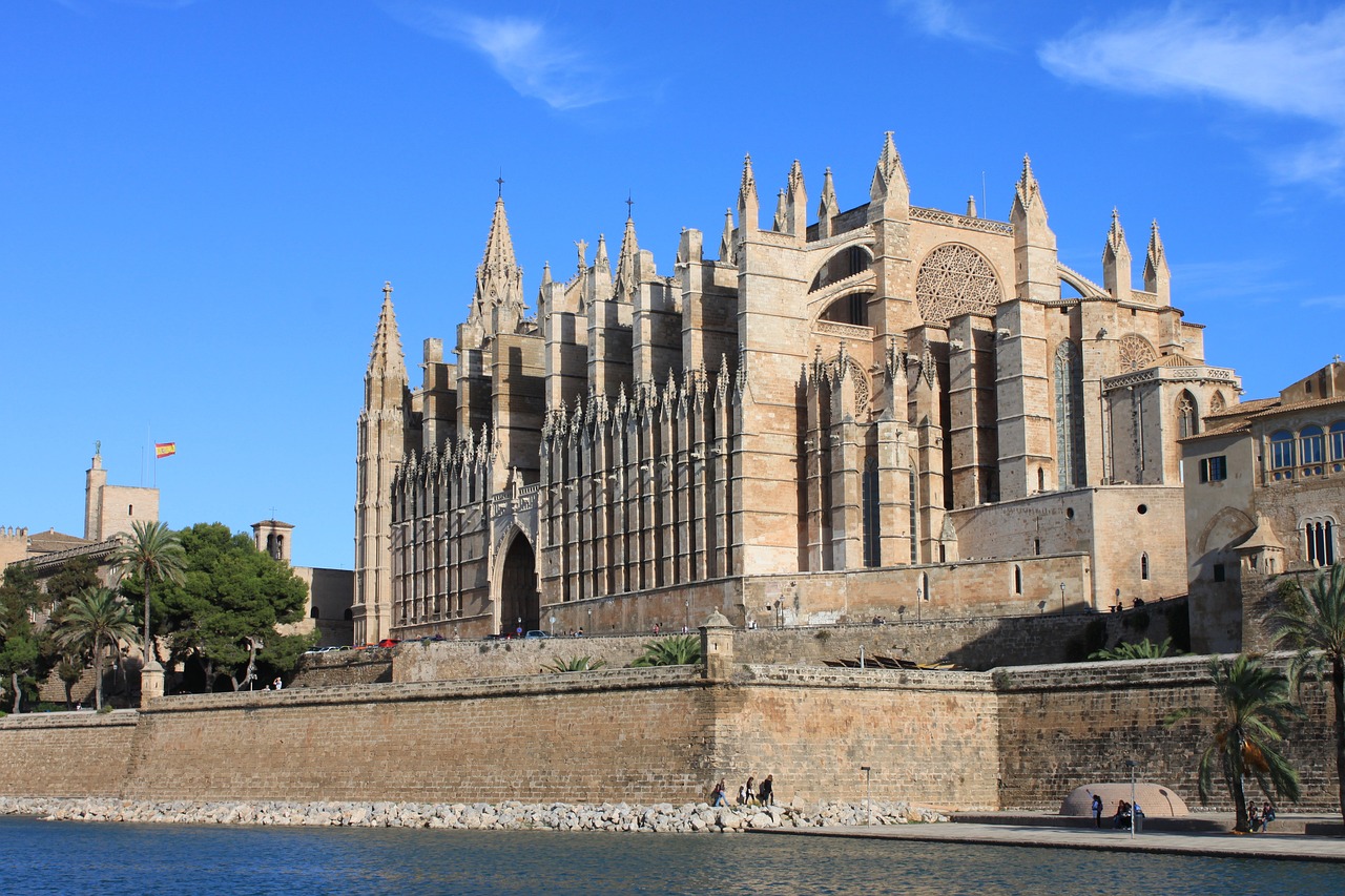 ¡Descubre los Lugares Imprescindibles de Palma de Mallorca!