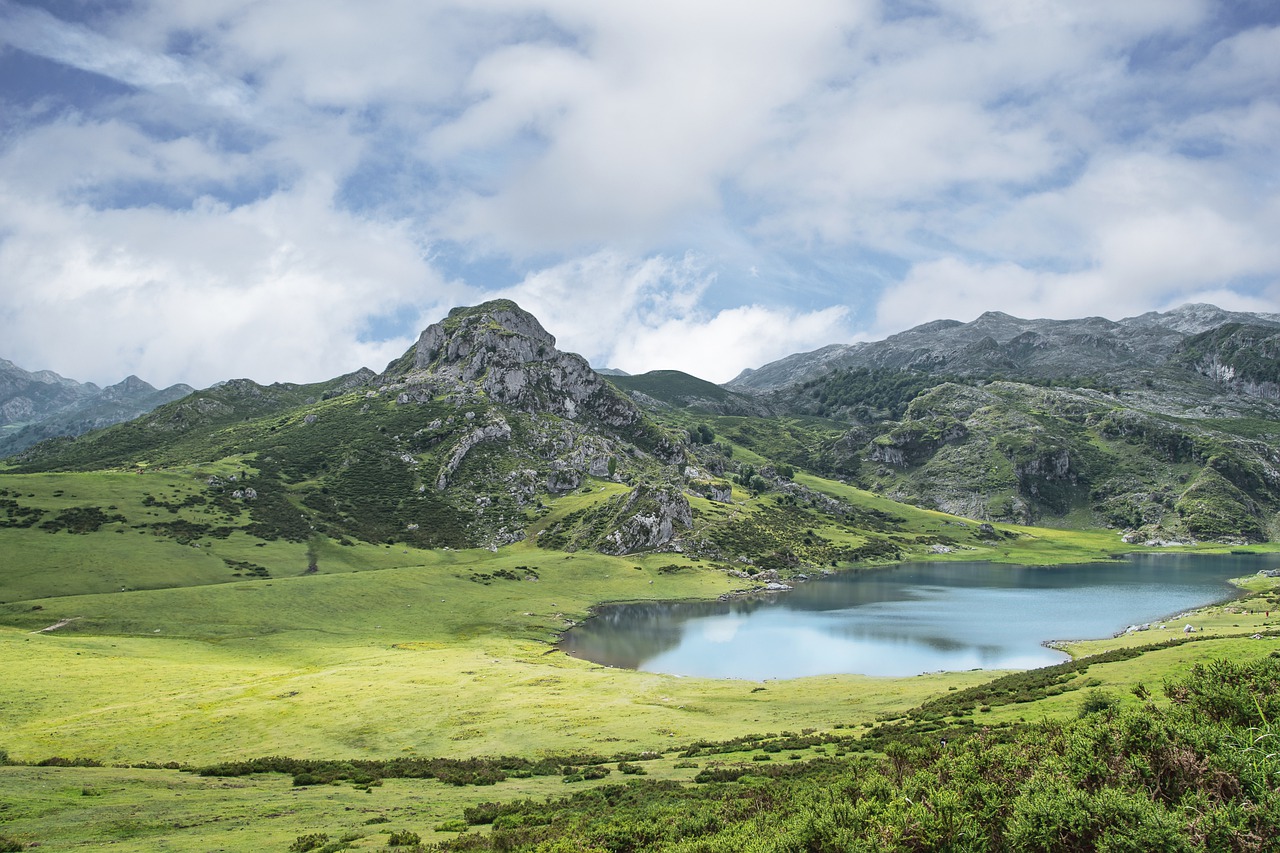 Explorando los precios del bus para subir a los Lagos de Covadonga