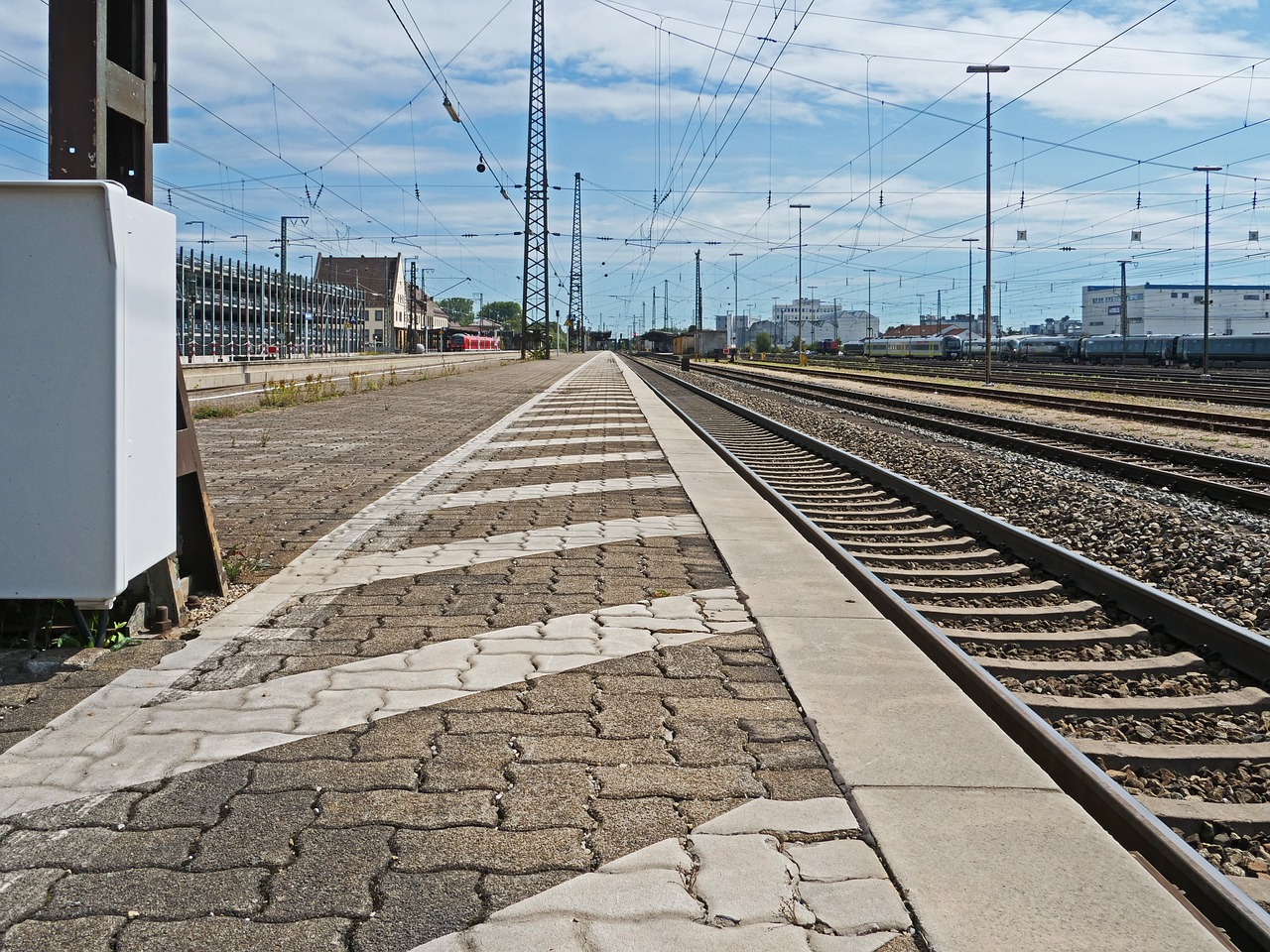 ¿Cuál es el tiempo de trayecto en AVE entre Barcelona y Logroño?