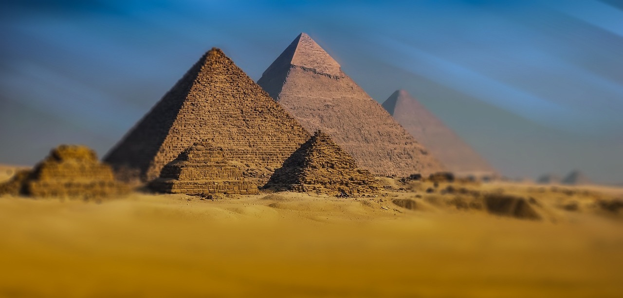 Las Pirámides Egipcias: Una Mirada a su Historia
