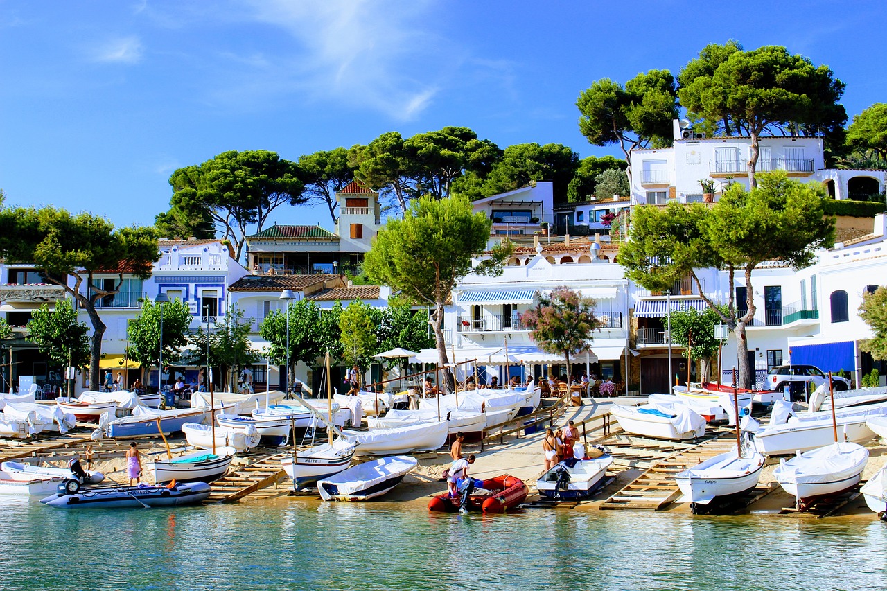 Cómo llegar a Cadaqués: una guía para visitar el pintoresco pueblo de Costa Brava