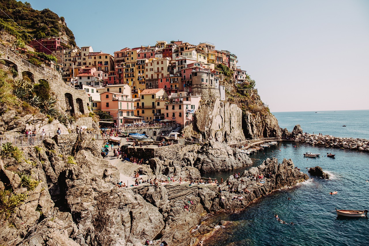 Descubriendo el encanto de Cinque Terre: El pueblo más bello