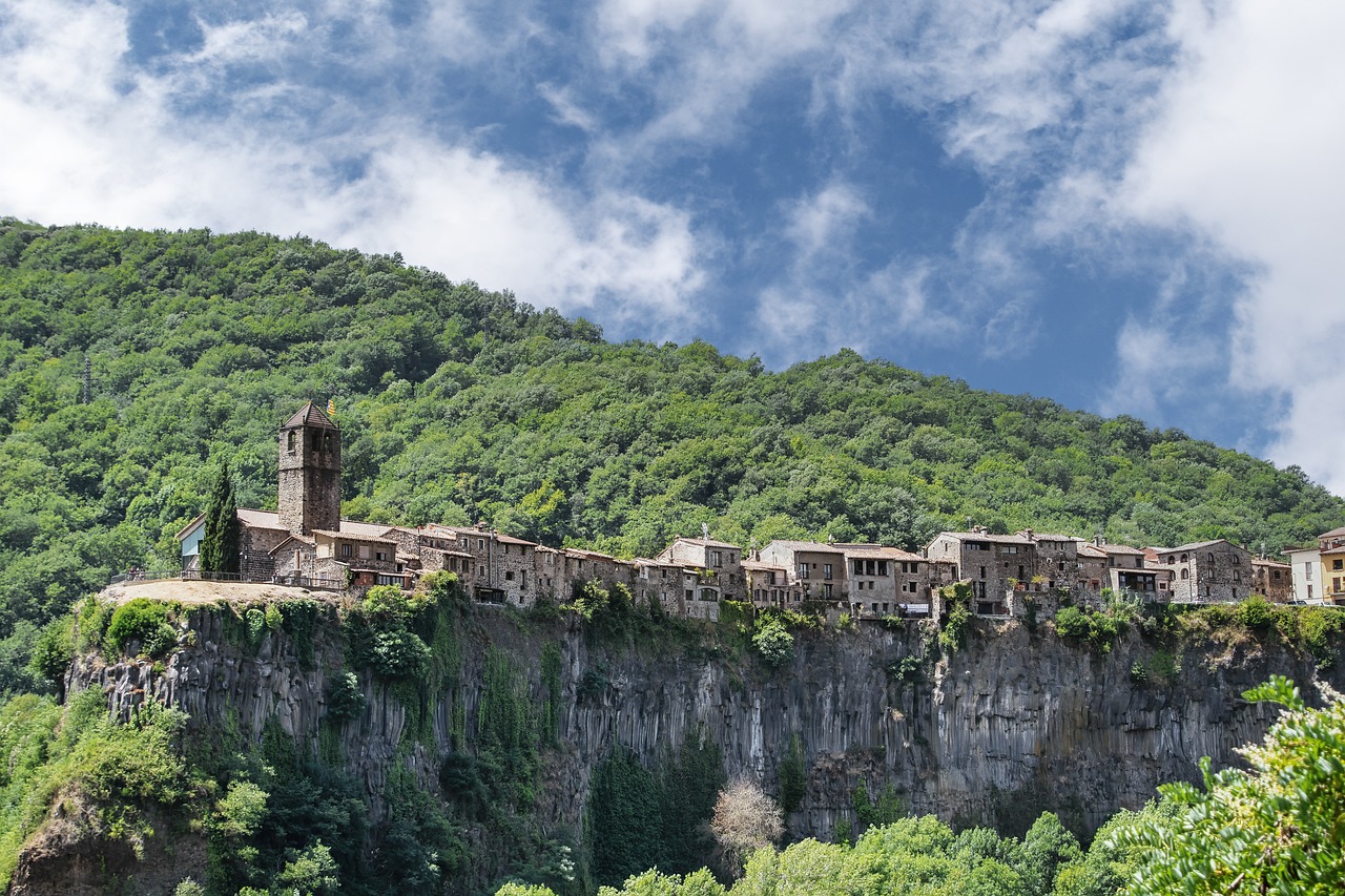 Descubriendo el Pueblo Más Bello de Girona
