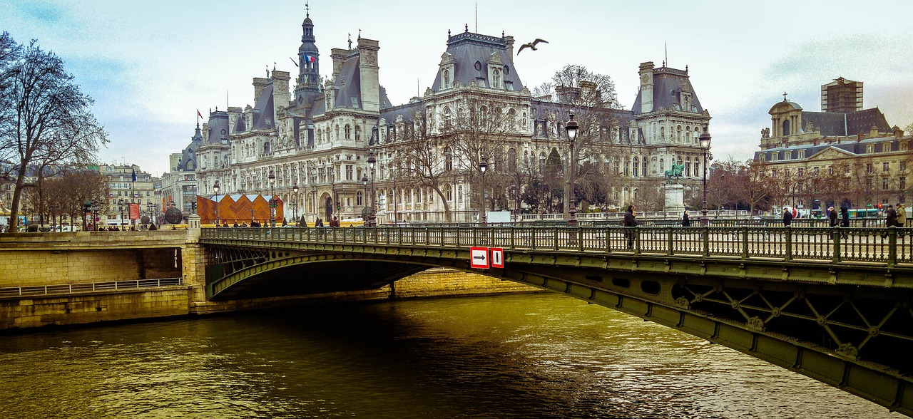 Descubre el Palacio de París: ¿Cuál es su Nombre?