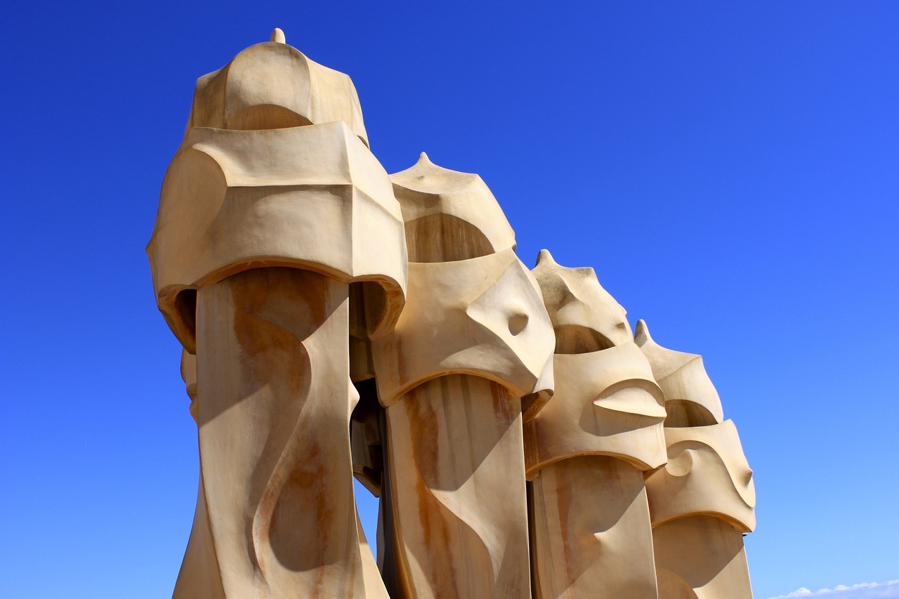 La Casa de Gaudí en Barcelona: Una Mirada a su Historia