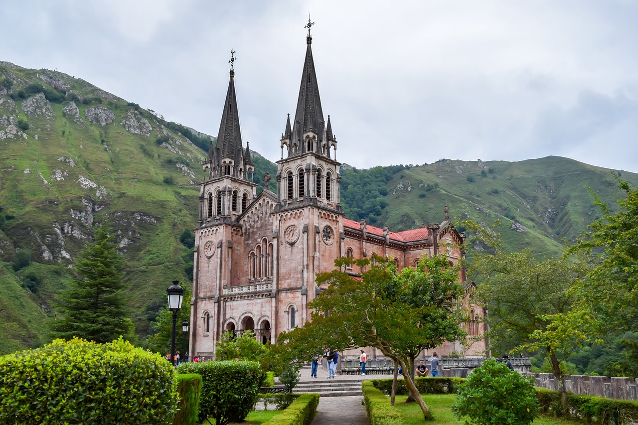 Cómo llegar a la Basílica de Covadonga: una guía para subir la montaña sagrada