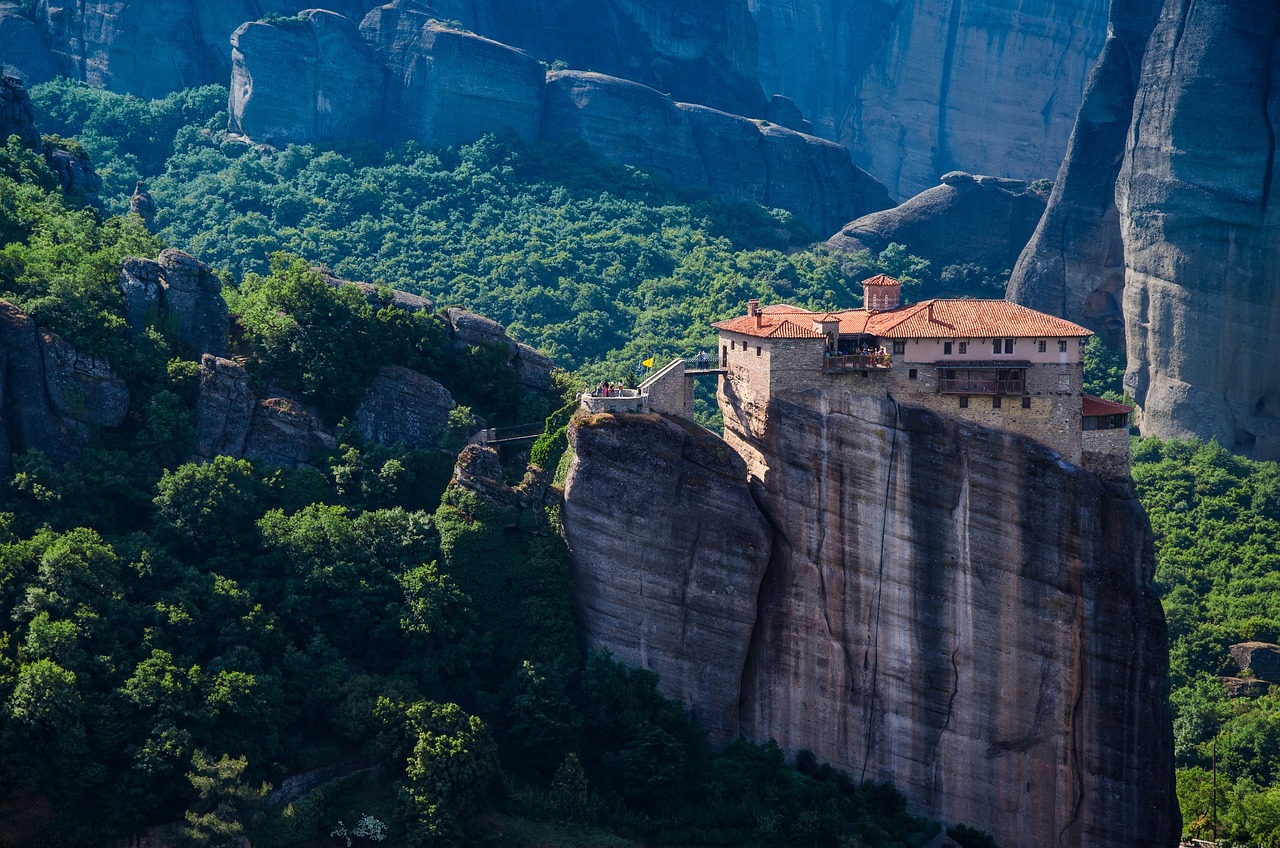 ¿Cuántos minutos se necesitan para recorrer el Monasterio de Piedra?