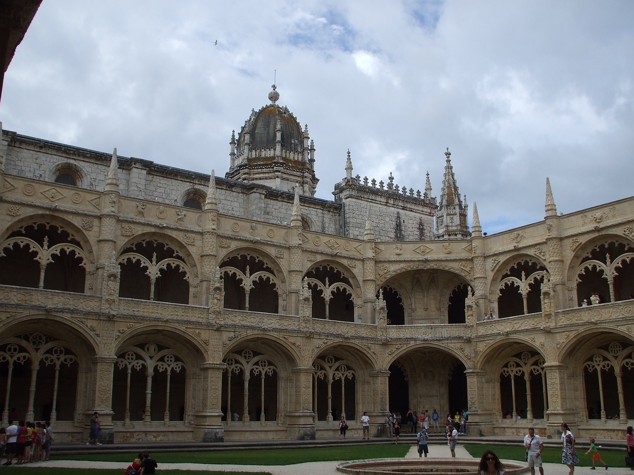 Descubre cuánto tiempo lleva recorrer el Monasterio de los Jerónimos