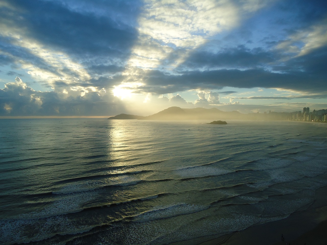 Descubre la Playa de Silencio: ¡Un Refugio de Calma en el Mar!