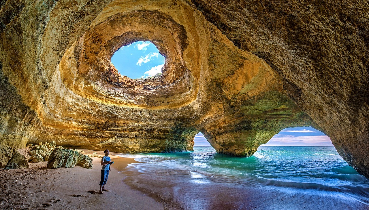 Explorando la Impresionante Cueva de Benagil